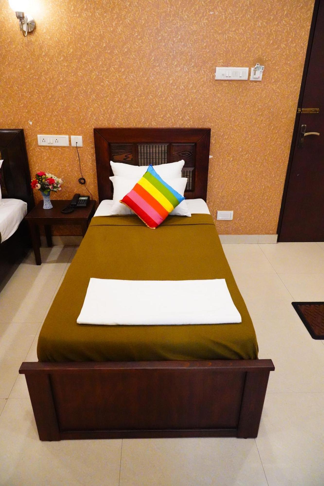 Vinayagam Residency Hotell Arcot Eksteriør bilde